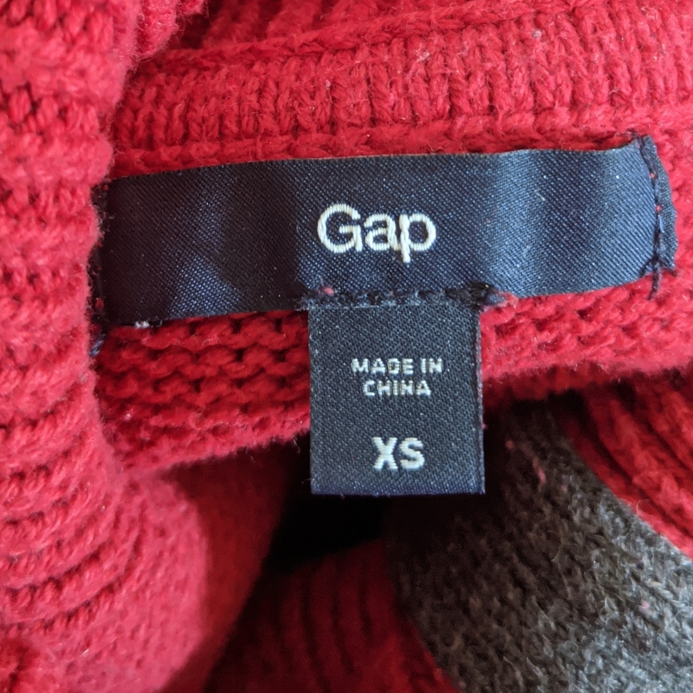Red GAP sweater - Picture 3 of 4
